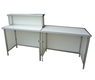 Aufsatz für "Jumperlight Maxi" - Thekenaufsatz für Jumperlighttresen. Vorne und an den Seiten geschlossen. Innenhöhe 32 cm für Flaschen und Gläser. Aufsatztiefe 28cm. Aluminiumrahmen&nbsp; eloxiert. Der Aufsatz wird mittels Magneten an der Arbeitsplatte der Theke befestigt.<br />