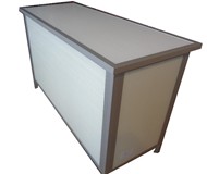 Klapptresen  "Jumperlight Mini" - Ultraleichter Tresen aus extrem festem Wabenverbundstoff. Wasser und UV beständig. 100% Outdoor geeignet.&nbsp; Ideal für Märkte, Messen,&nbsp; Gastro und Cocktailbars. Der Rahmen besteht aus edlen eloxierten&nbsp; Aluminiumprofilen. Die beiden Seitenteile sind mittels Scharnieren an der Frontplatte befestigt. Magnete verhindern das Aufklappen der Seitenteile beim Transport. Die Arbeitsplatte wird aufgesteckt. Montage werkzeugfrei und von einer Person zu bewerkstelligen. 
